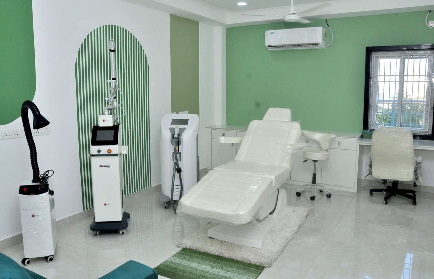 Advanced laser treatment room
